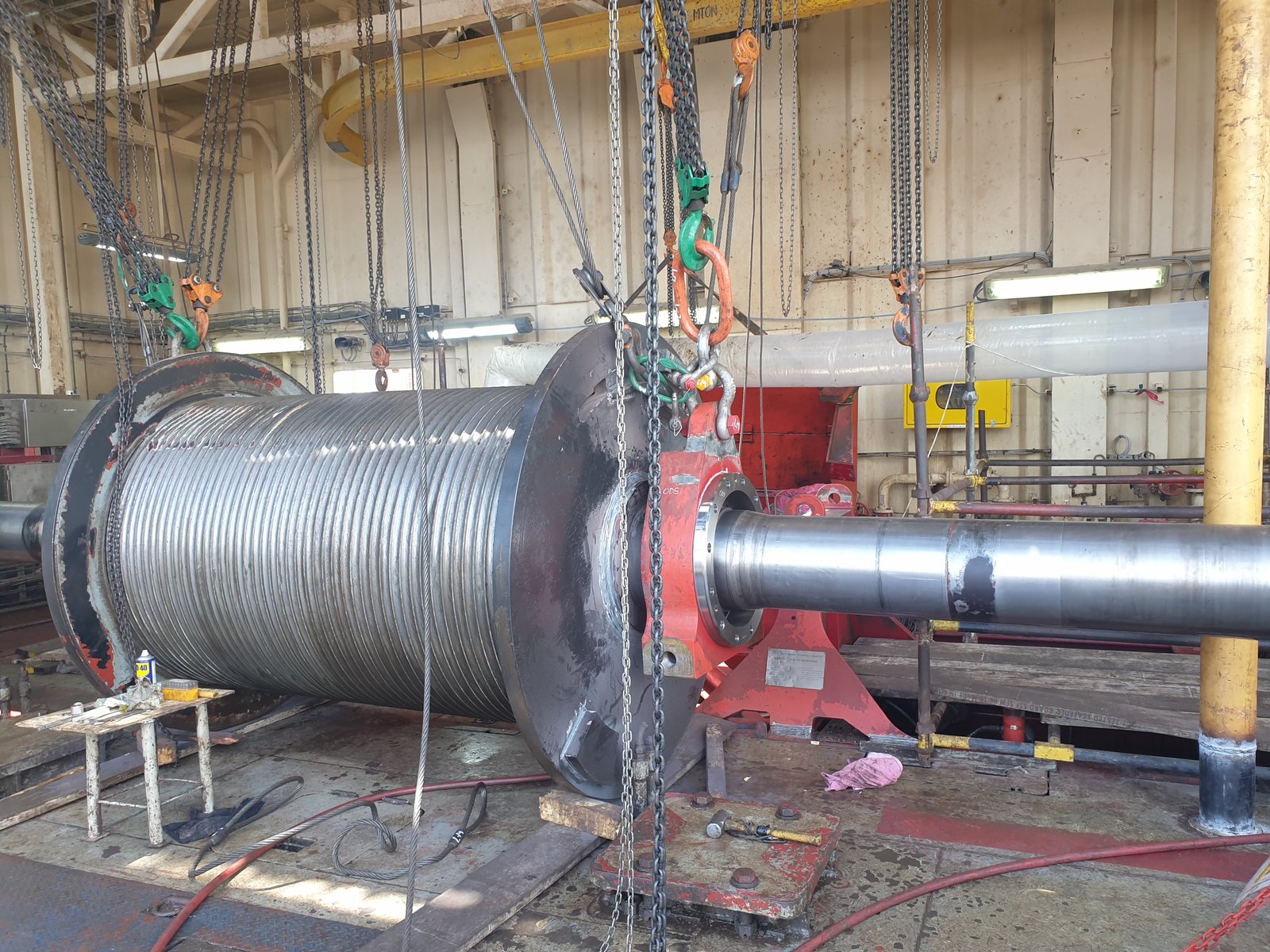 ADS drawworks drum and shaft during complete strip-down