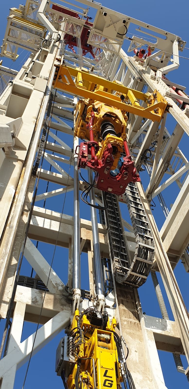 Mast rig-up & top drive commissioning